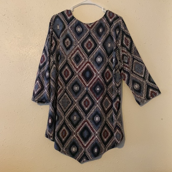 Exclusive One Women’s Multicolor Geometric Blouse - Picture 3 of 4